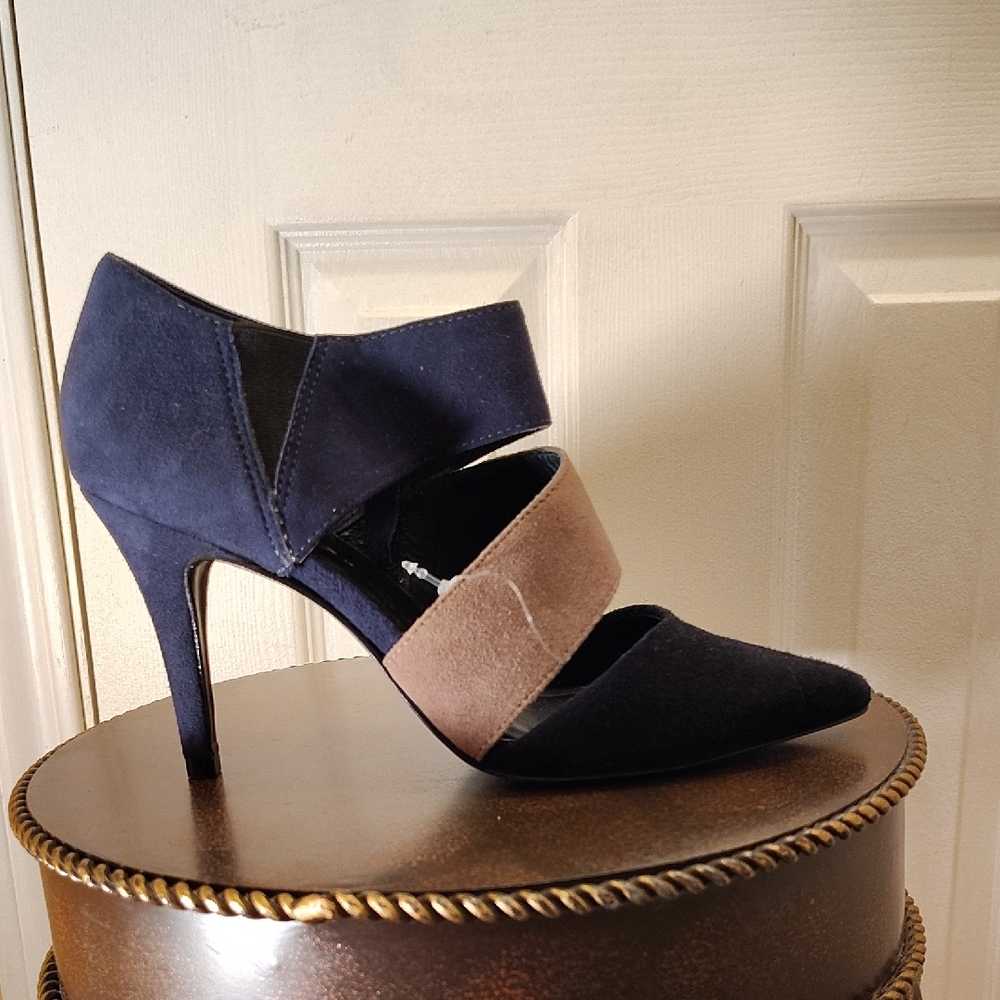 Women's Trina Turk Suede Heels Size 5 NWOT